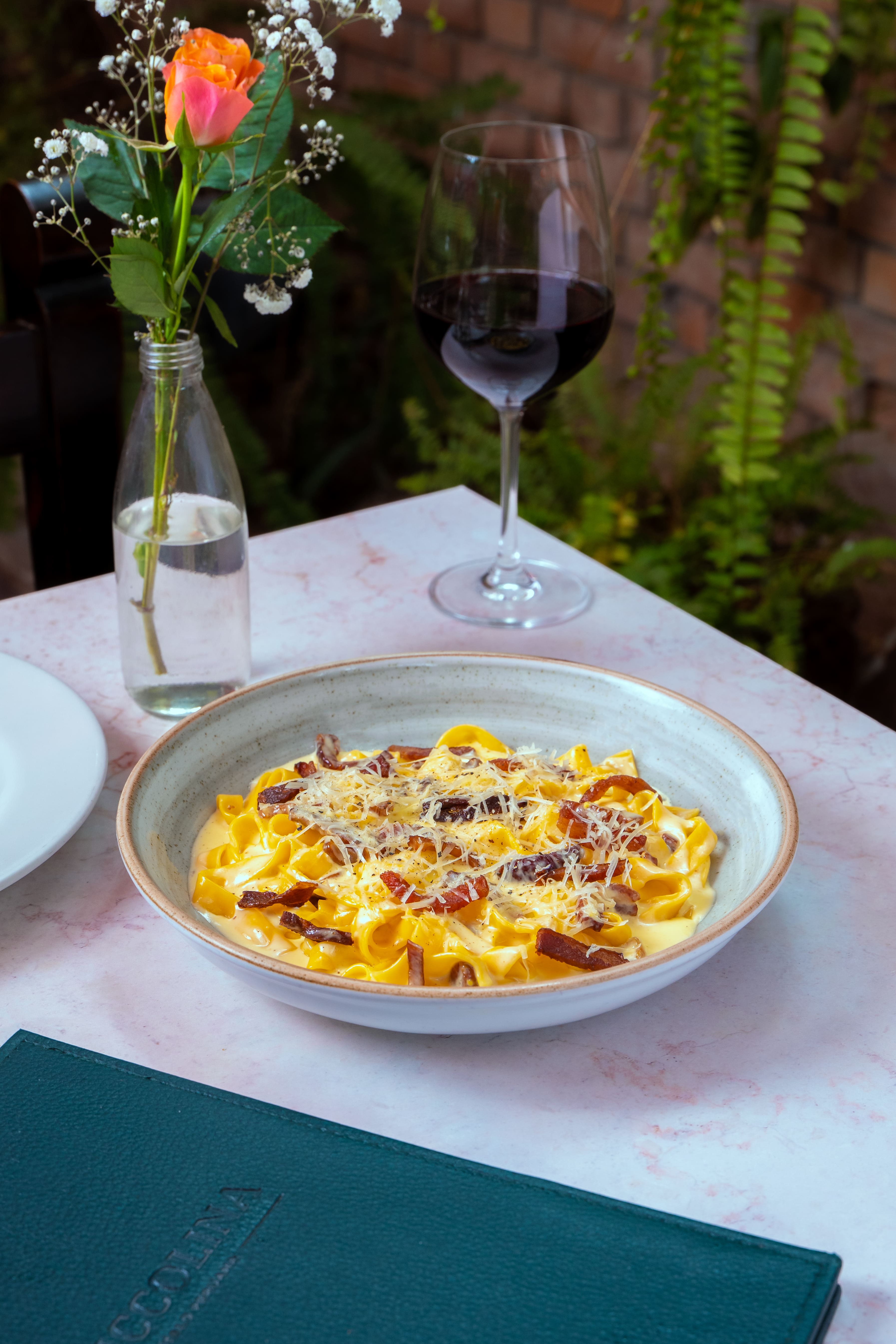 Antipasti, embutidos y vinos italianos